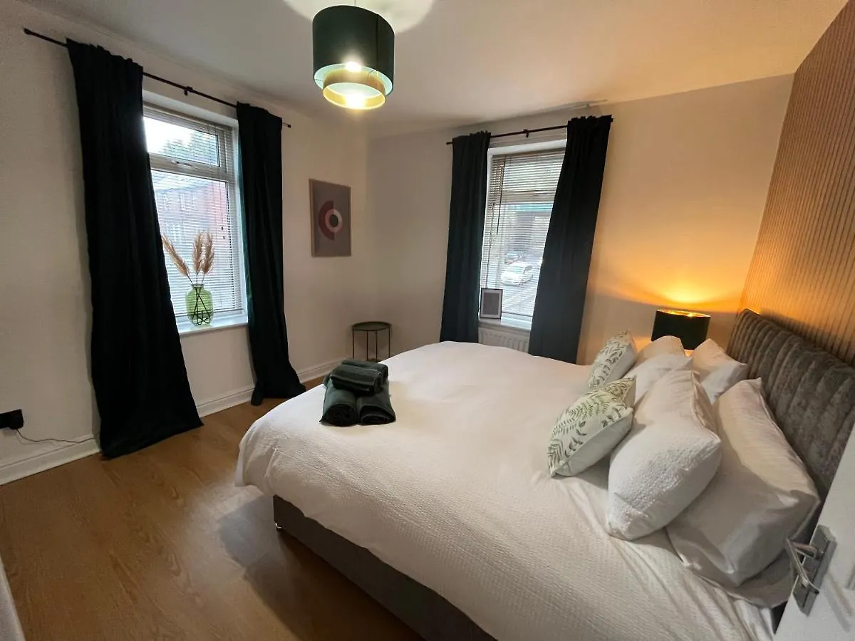 Modern & Retro Two Bedroom Apartment In Barnsley