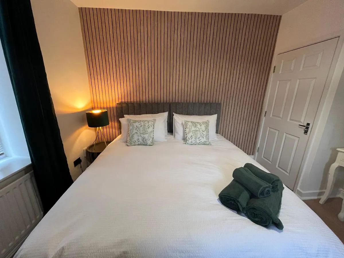 Modern & Retro Two Bedroom Apartment In Barnsley