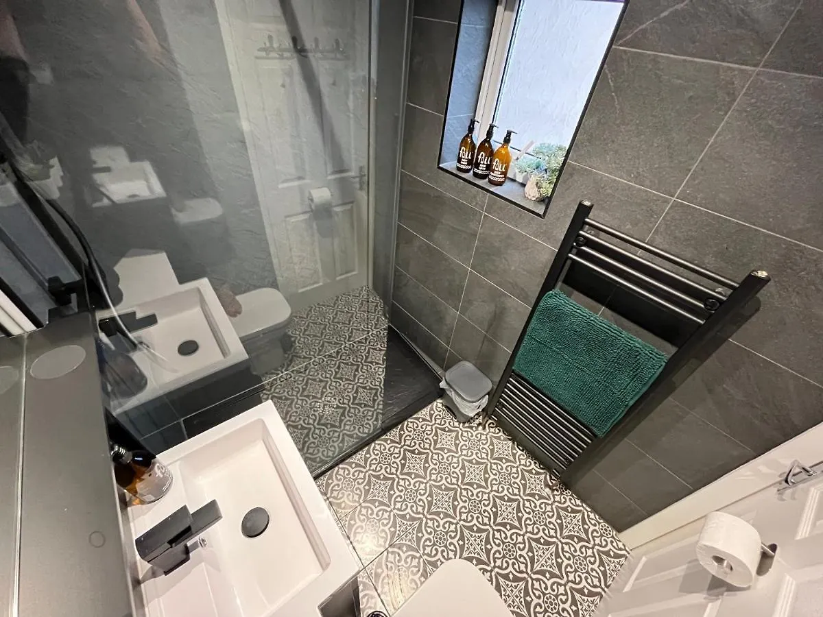 Modern & Retro Two Bedroom Apartment In Barnsley 0*,  Regno Unito