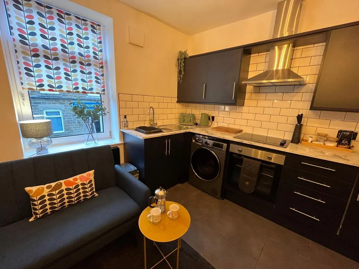 Modern & Retro Two Bedroom Apartment In Barnsley