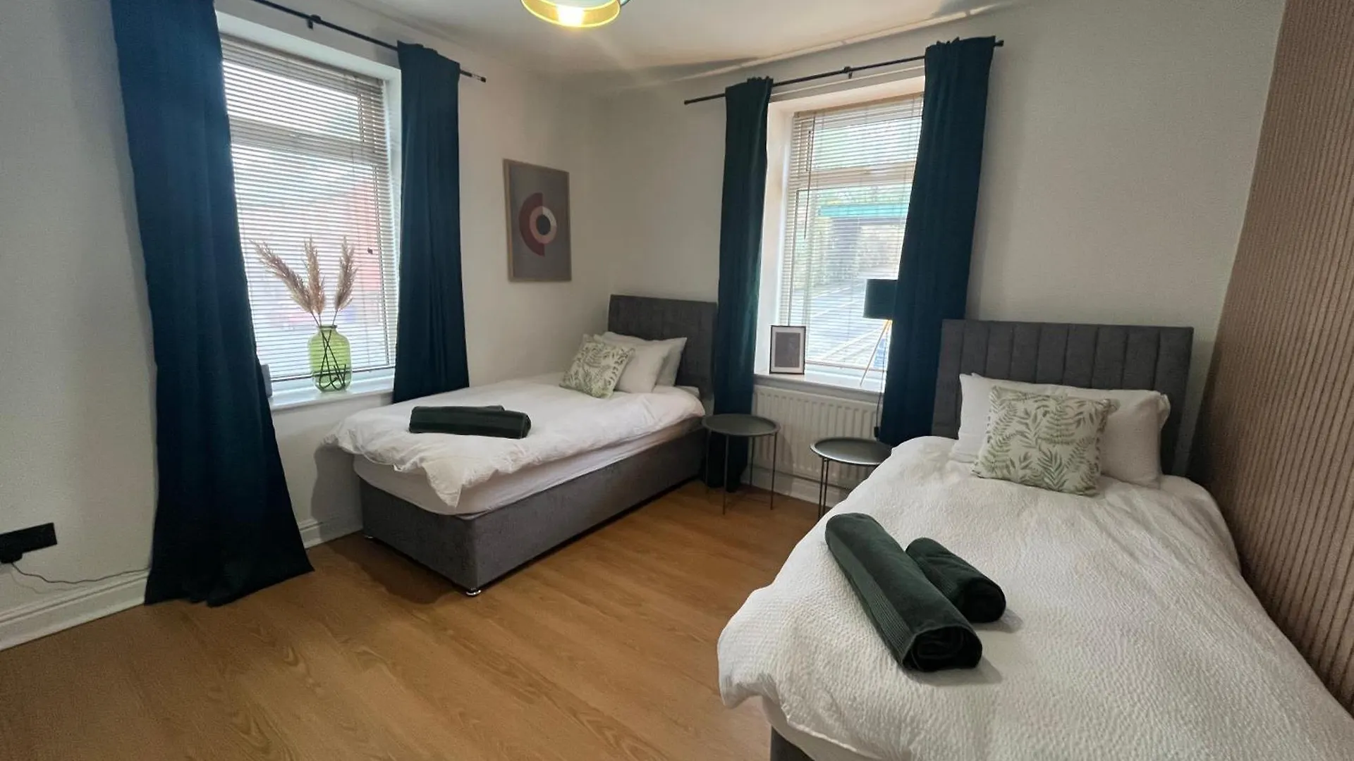 Modern & Retro Two Bedroom Apartment In Barnsley